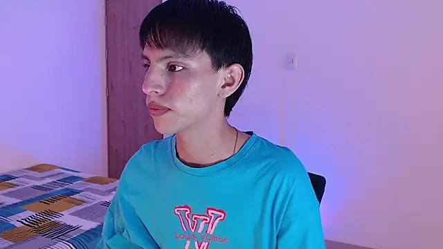 Snapshot of andrew_courtzz chatting on 04/04/26, 07:55 andrew courtzz online show from 04/04/26, 07:55