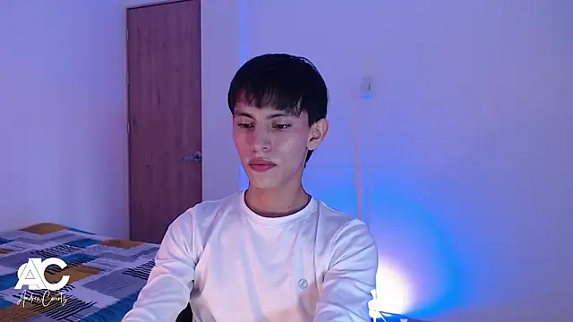 Snapshot of andrew_courtzz chatting on 04/07/26, 08:31 andrew courtzz online show from 04/07/26, 08:31