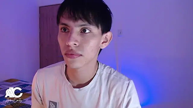 Snapshot of andrew_courtzz chatting on 04/08/26, 08:20 andrew courtzz online show from 04/08/26, 08:20