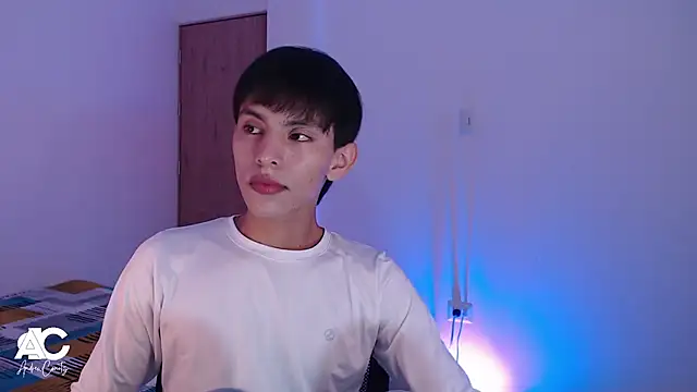 Snapshot of andrew_courtzz chatting on 04/11/26, 04:00 andrew courtzz online show from 04/11/26, 04:00