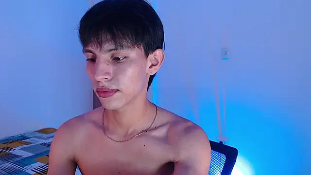 Snapshot of andrew_courtzz chatting on 04/12/26, 05:40 andrew courtzz online show from 04/12/26, 05:40