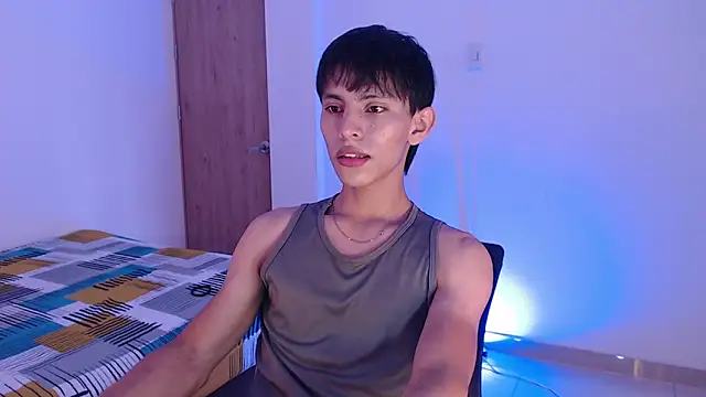 Snapshot of andrew_courtzz chatting on 04/13/26, 05:40 andrew courtzz online show from 04/13/26, 05:40