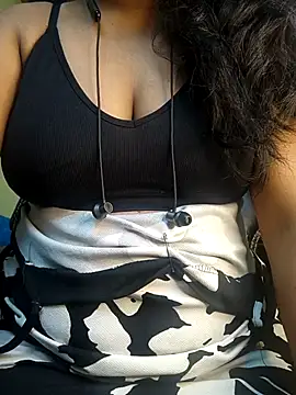 Snapshot of Preeti345 chatting on 04/03/26, 01:36 Preeti345 online show from 04/03/26, 01:36