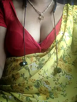 Snapshot of Preeti345 chatting on 04/19/26, 03:44 Preeti345 online show from 04/19/26, 03:44