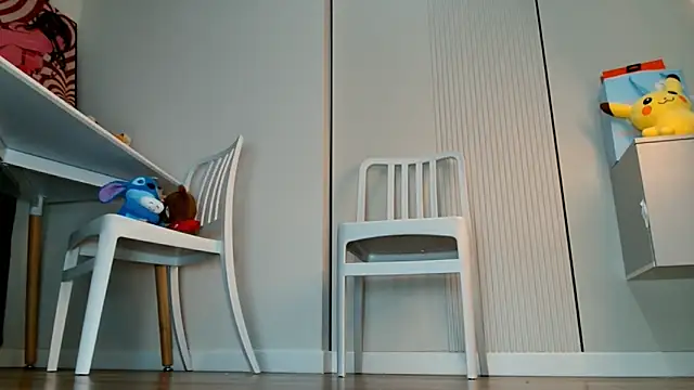 Snapshot of minji_snow chatting on 04/06/26, 01:01 minji snow online show from 04/06/26, 01:01