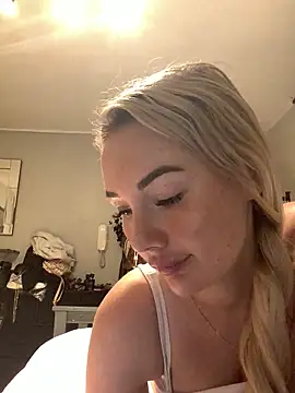 xxxsophxxx21 online show from 12/04/25, 06:27