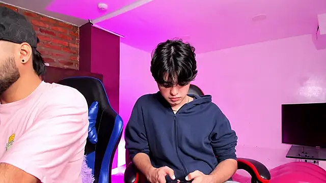 HotThreesoome online show from 02/11/26, 12:32