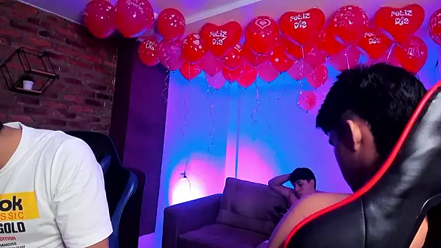 HotThreesoome online show from 02/16/26, 12:34