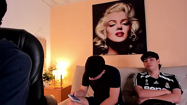 HotThreesoome online show from 03/24/26, 12:32