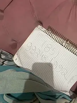 Snapshot of kercii chatting on 12/17/25, 04:07 kercii online show from 12/17/25, 04:07