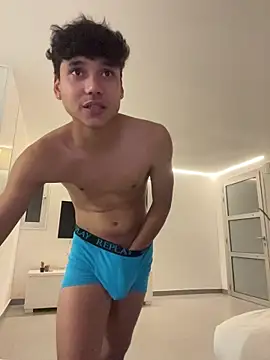 Snapshot of OnlyTyroone chatting on 03/22/26, 10:57 OnlyTyroone online show from 03/22/26, 10:57