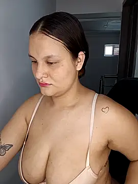 Snapshot of Valeriaa_21 chatting on 06/21/26, 03:47 Valeriaa 21 online show from 06/21/26, 03:47