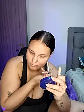 Snapshot of Valeriaa_21 chatting on 06/26/26, 10:36 Valeriaa 21 online show from 06/26/26, 10:36