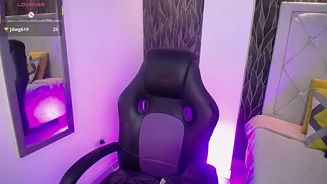 Snapshot of Kat_Cute chatting on 12/20/25, 04:19 Kat Cute online show from 12/20/25, 04:19