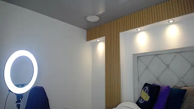 Snapshot of Kat_Cute chatting on 04/18/26, 04:05 Kat Cute online show from 04/18/26, 04:05