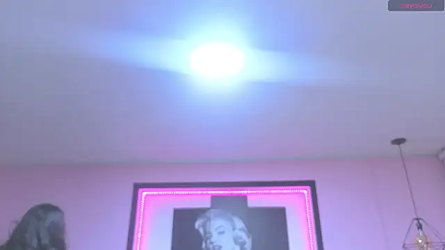 Sara valderrama  online show from 02/19/26, 12:01