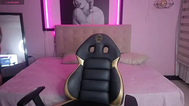 Sara valderrama  online show from 03/25/26, 12:55