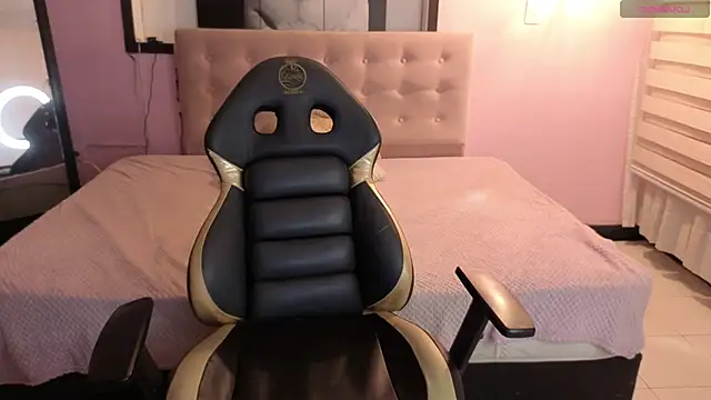 Sara valderrama  online show from 04/11/26, 01:26