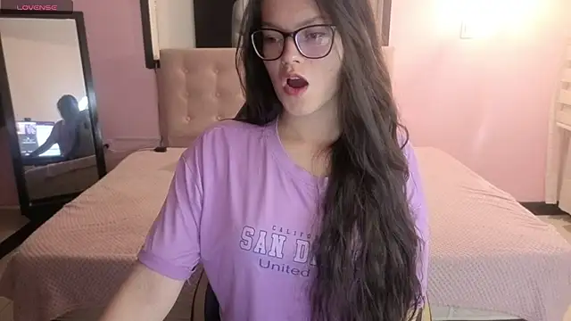 Sara valderrama  online show from 05/04/26, 01:07
