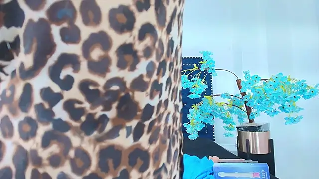 Snapshot of Velora_nigth chatting on 04/07/26, 11:43 Velora nigth online show from 04/07/26, 11:43