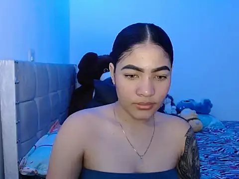 Snapshot of ashley_jones94 chatting on 12/05/25, 03:15 ashley jones94 online show from 12/05/25, 03:15