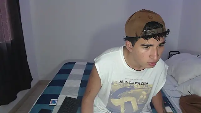 Snapshot of Dave_hot1 chatting on 12/13/25, 08:47 Dave hot1 online show from 12/13/25, 08:47