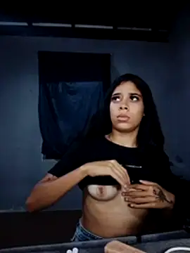 Snapshot of Vaness_hot chatting on 03/18/26, 02:37 Vaness hot online show from 03/18/26, 02:37