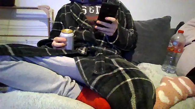 Snapshot of Ronnieedge chatting on 12/20/25, 07:21 Ronnieedge online show from 12/20/25, 07:21