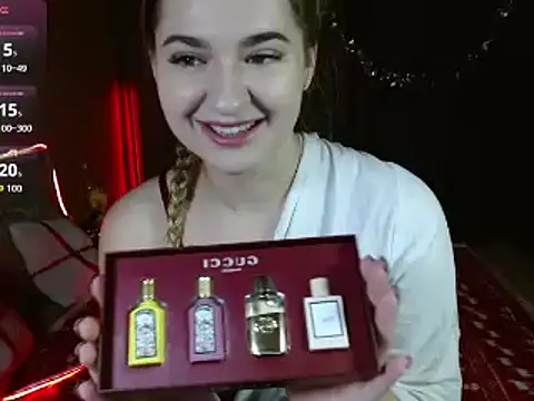 Snapshot of Bella__Blush chatting on 12/20/25, 10:39 Bella Blush online show from 12/20/25, 10:39