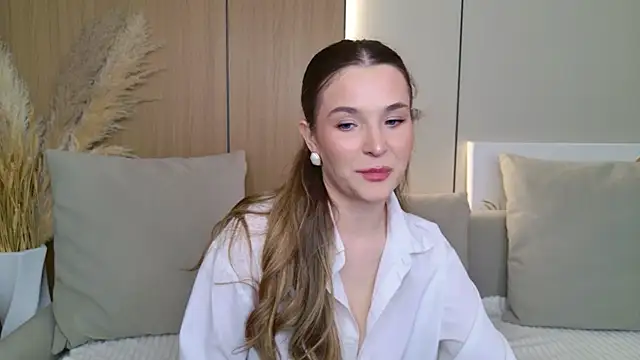 Lina Sinerz online show from 05/24/26, 04:12