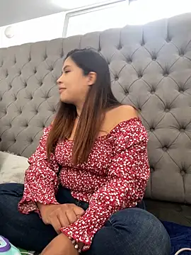 Snapshot of Alana-fox chatting on 12/15/25, 04:11 Alana-fox online show from 12/15/25, 04:11