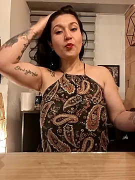Snapshot of Magenta_Moon chatting on 06/12/26, 11:35 Magenta Moon online show from 06/12/26, 11:35