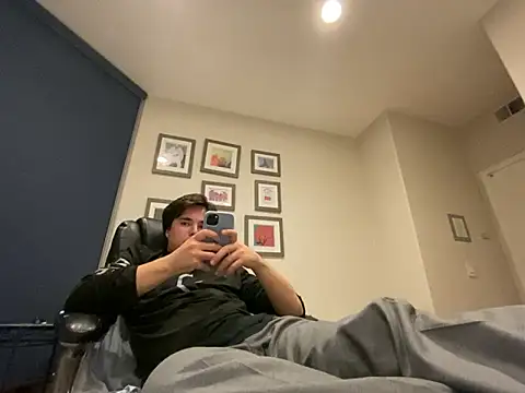 phantom898983 online show from 12/18/25, 01:55