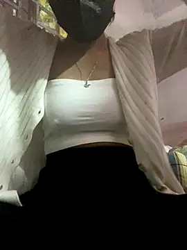 Snapshot of LucAnh99 chatting on 12/16/25, 11:37 LucAnh99 online show from 12/16/25, 11:37