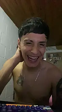 Snapshot of JhonCas44 chatting on 12/15/25, 04:39 JhonCas44 online show from 12/15/25, 04:39