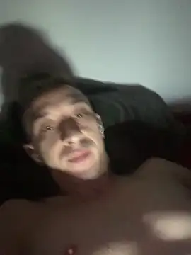 Snapshot of Leo-frm chatting on 12/18/25, 09:15 Leo-frm online show from 12/18/25, 09:15