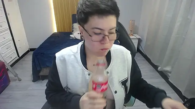 Snapshot of geminis_xxx chatting on 04/18/26, 04:16 geminis xxx online show from 04/18/26, 04:16