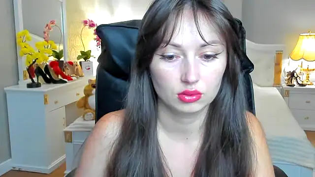 Snapshot of RosiAlina chatting on 07/06/26, 06:32 RosiAlina online show from 07/06/26, 06:32