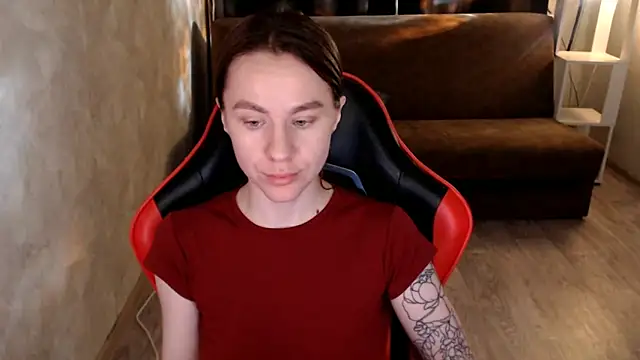 Snapshot of MiaBun1 chatting on 12/16/25, 03:33 MiaBun1 online show from 12/16/25, 03:33