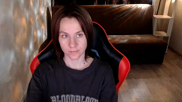 Snapshot of MiaBun1 chatting on 12/18/25, 03:12 MiaBun1 online show from 12/18/25, 03:12