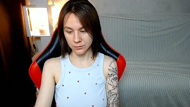 Snapshot of MiaBun1 chatting on 12/23/25, 03:15 MiaBun1 online show from 12/23/25, 03:15