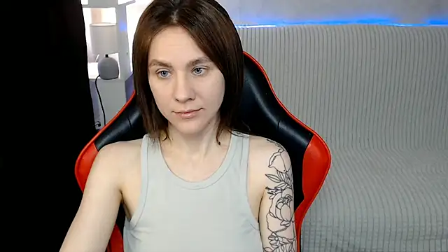 Snapshot of MiaBun1 chatting on 01/07/26, 06:27 MiaBun1 online show from 01/07/26, 06:27