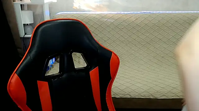 Snapshot of MiaBun1 chatting on 01/13/26, 03:23 MiaBun1 online show from 01/13/26, 03:23