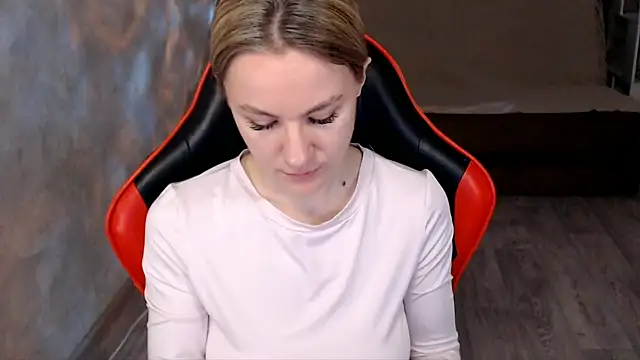 Snapshot of MiaBun1 chatting on 02/18/26, 03:24 MiaBun1 online show from 02/18/26, 03:24