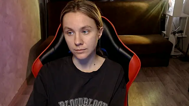 Snapshot of MiaBun1 chatting on 04/07/26, 04:57 MiaBun1 online show from 04/07/26, 04:57