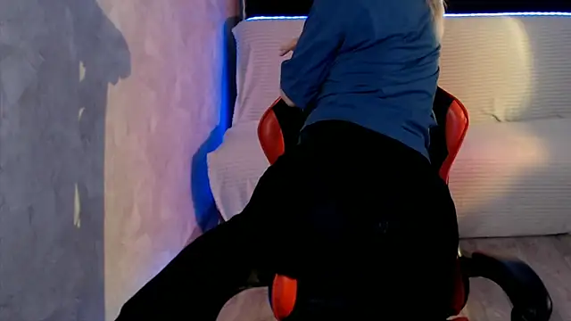 Snapshot of MiaBun1 chatting on 04/15/26, 03:57 MiaBun1 online show from 04/15/26, 03:57