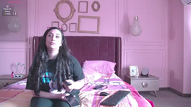 Snapshot of KendallVelvet chatting on 03/18/26, 01:25 KendallVelvet online show from 03/18/26, 01:25