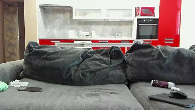 Snapshot of OliviaMuur chatting on 03/10/26, 05:12 OliviaMuur online show from 03/10/26, 05:12