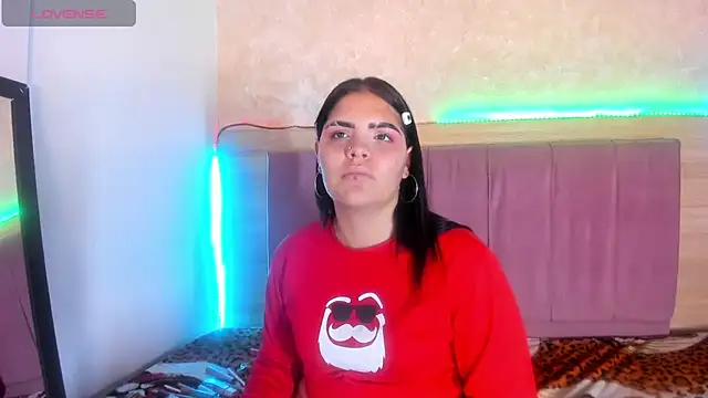 Snapshot of alunnaclarkcm chatting on 12/14/25, 05:02 alunnaclarkcm online show from 12/14/25, 05:02