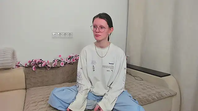 Snapshot of RoxyHerena chatting on 12/22/25, 12:35 RoxyHerena online show from 12/22/25, 12:35